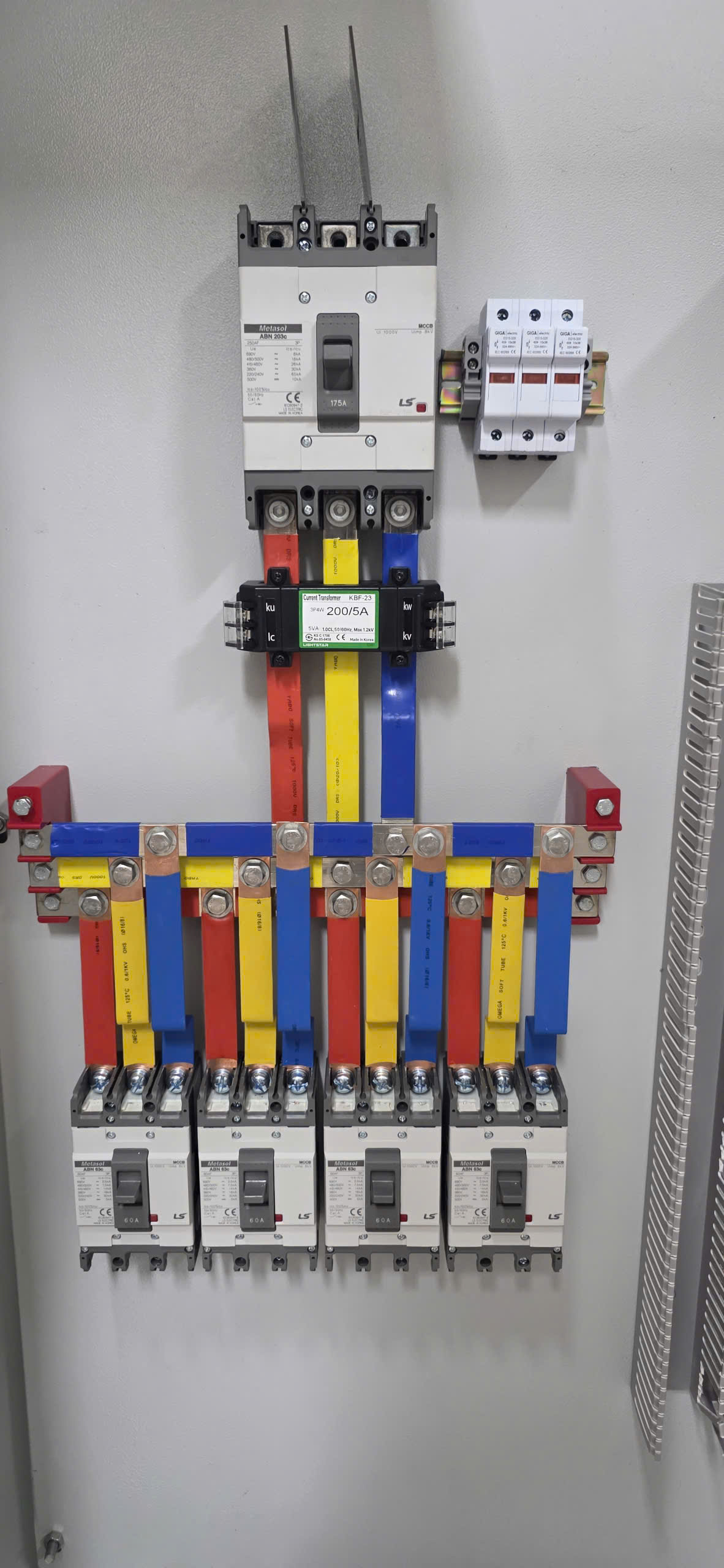 Tủ điều khiển Chiller trung tâm 3